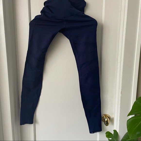 Navy Lululemon full-length leggings (size 4) - Picture 1 of 5